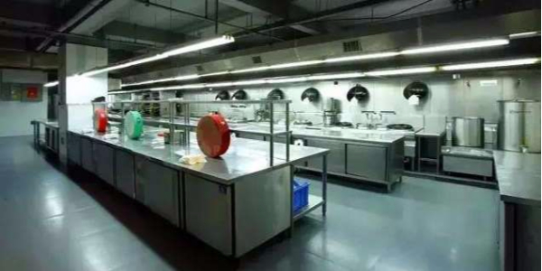 工廠食堂廚房工程之整體廚房設(shè)計的操作臺需要注意什么？